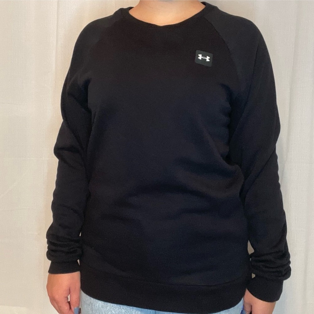Under armour crewneck sweatshirt. Size small.